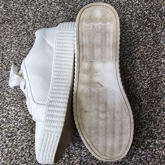 Steve Madden White Sneakers Low-Top Minimalist - Picture 3 of 4